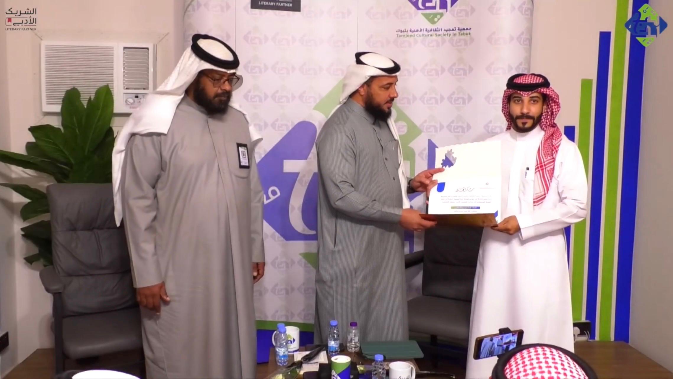 مساهمة كتابة أبيات من الشعر الفصيح على ورق مسطر - صورة 1