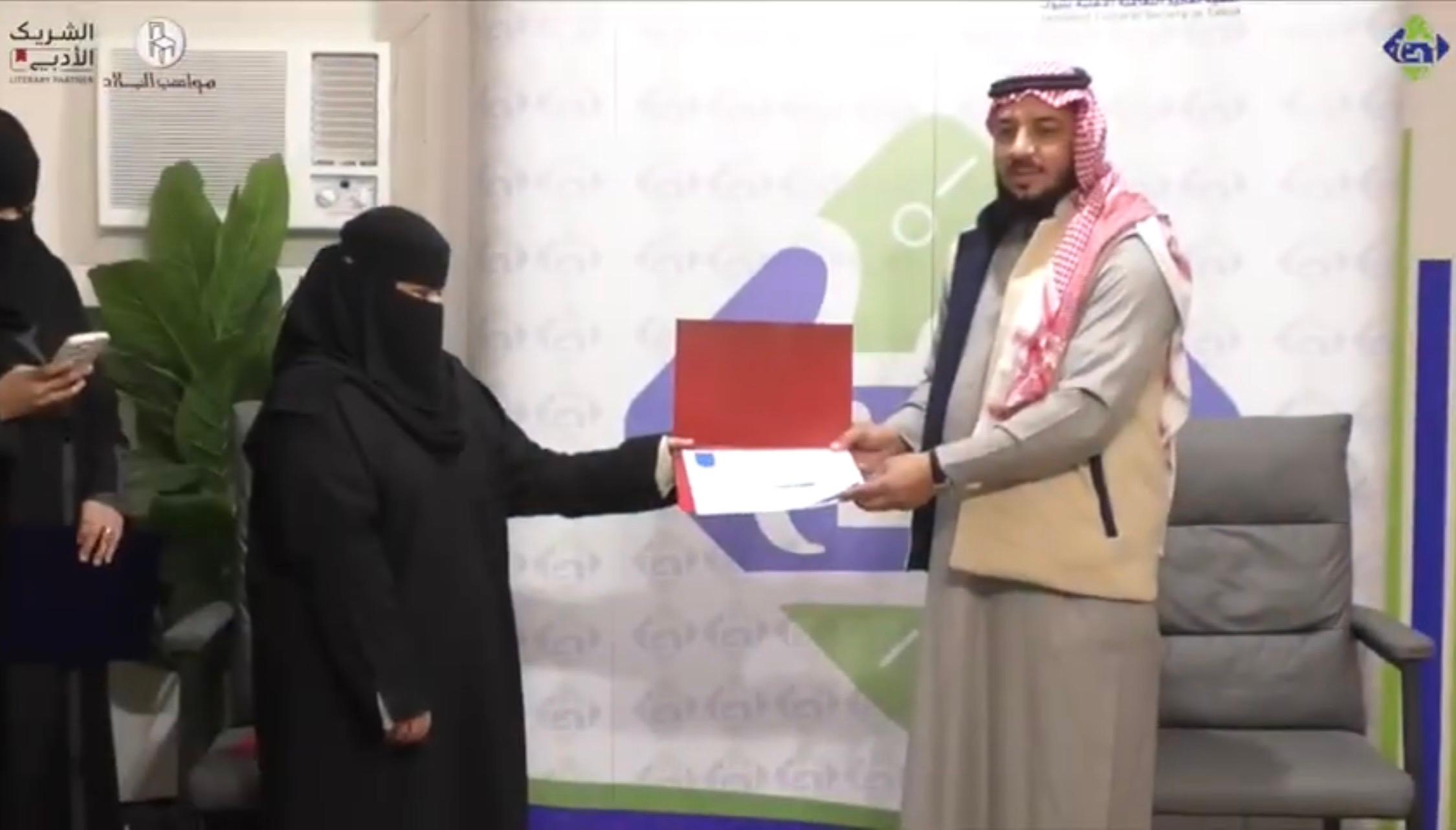 مساهمة كتابة أبيات من الشعر الفصيح على ورق مسطر - صورة 13